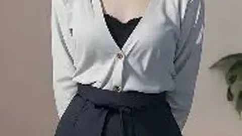 胡杏儿钟嘉欣聚餐饮料曝光，香港视后同陷“香港蜗居”难题？